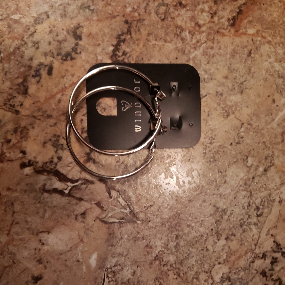 5/$15 Windsor hoop earrings